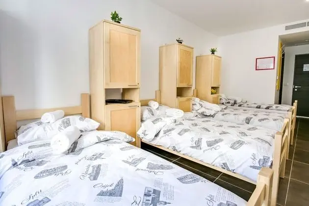 Standard Dört Kişilik Oda, Birden Çok Yatak