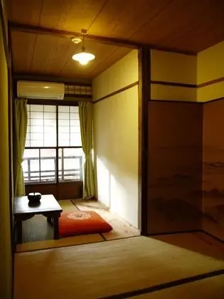 Tek Kişilik Oda, Ortak Banyo (Japanese Style)