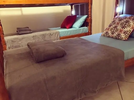 Ortak Ranzalı Oda, Sadece erkekler için (8 Camas)