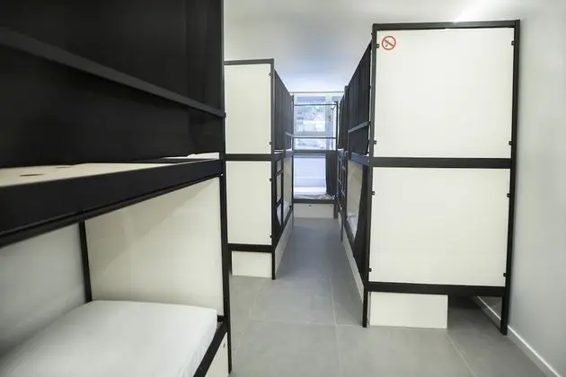 1 cama en habitación compartida de 10 camas, baño privado