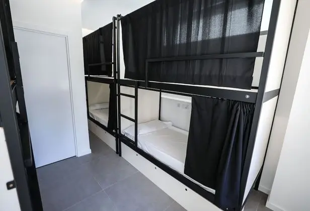 1 cama en habitación compartida de 10 camas, baño privado