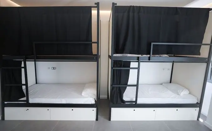 1 cama en habitación compartida de 10 camas, baño privado