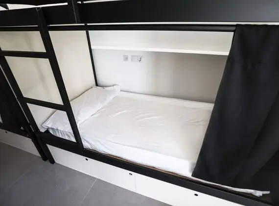 1 cama en habitación compartida de 8 camas, baño privado