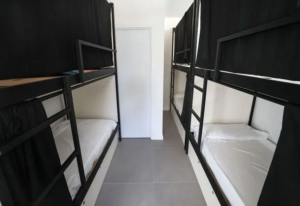 1 cama en habitación compartida de 8 camas, baño privado