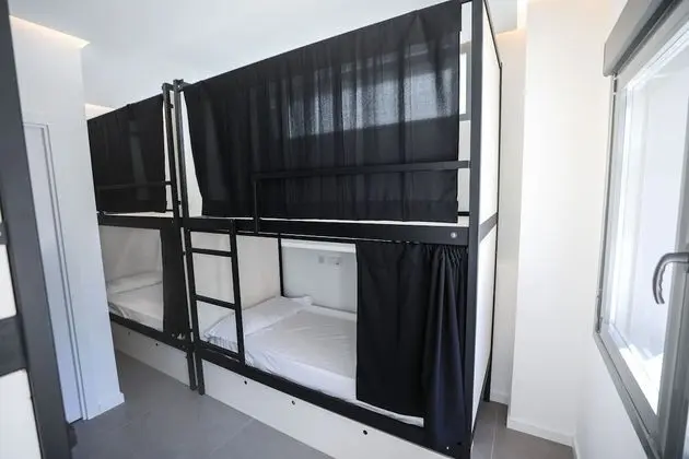1 cama en habitación compartida de 8 camas, baño privado