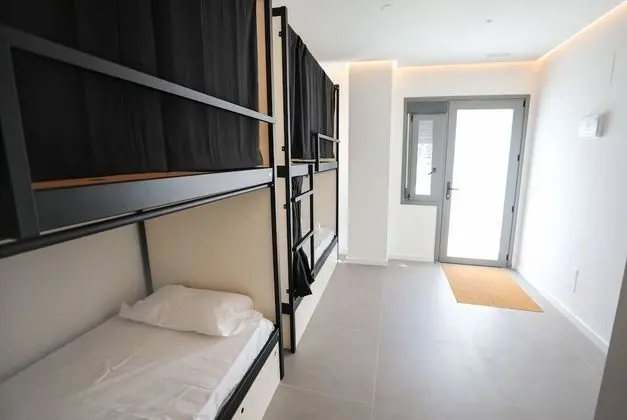1 cama en habitación compartida mixta de 8 camas, baño privado