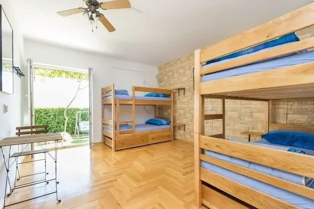 Dört Kişilik Oda, Karma Ranzalı Oda, Ortak Banyo, Bahçe Manzaralı