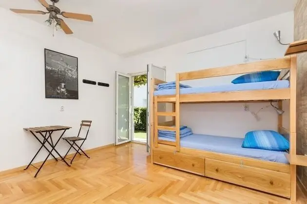 Dört Kişilik Oda, Karma Ranzalı Oda, Ortak Banyo, Bahçe Manzaralı