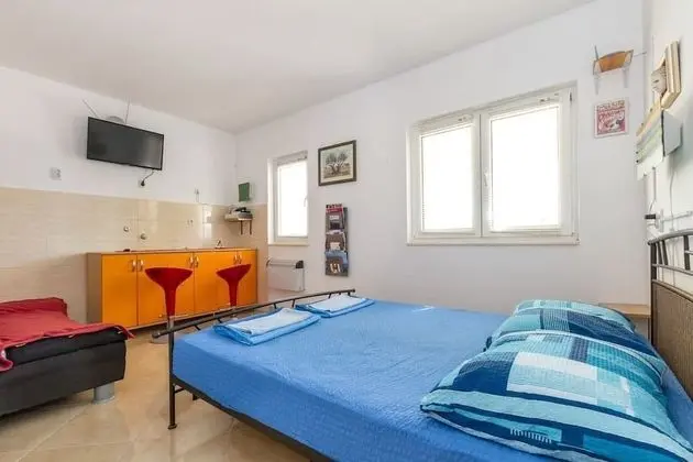 Tek Büyük Yataklı Oda, 1 Büyük (Queen) Boy Yatak, Ortak Banyo, Bahçe Manzaralı