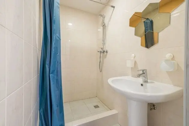 Ortak Ranzalı Oda, Sadece erkekler için (Bed in 6-Bed Male Dormitory)
