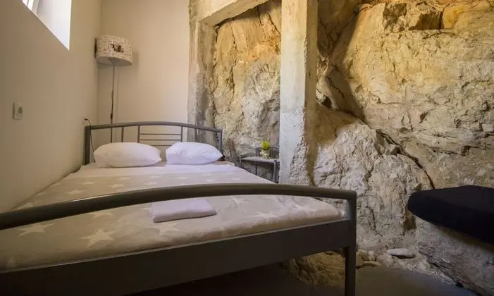 Tek Büyük Yataklı Oda, Ortak Banyo