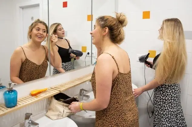 Tek Büyük Yataklı Oda, Ortak Banyo