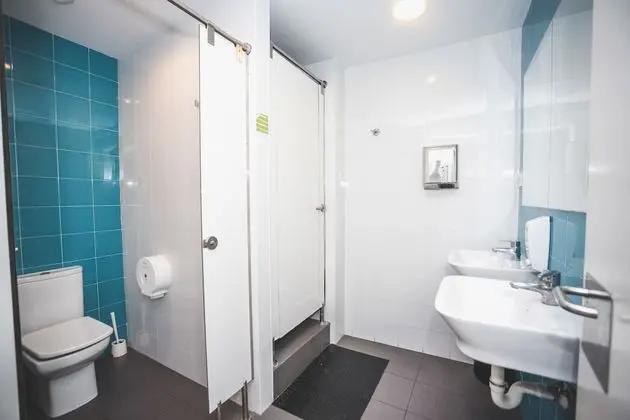 Ortak Ranzalı Oda, Karma Ranzalı Oda, Ortak Banyo (4 pax)