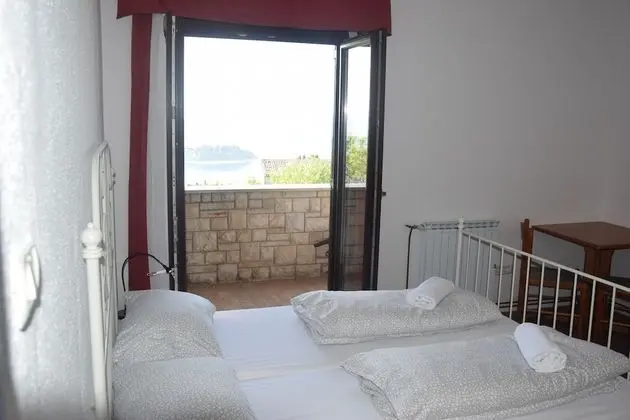Dört Kişilik Oda, Ortak Banyo