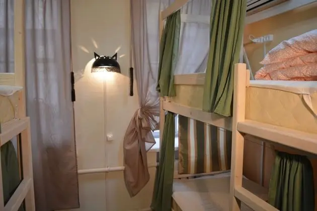 Ortak Ranzalı Oda, Karma Ranzalı Oda (Bottom bed)