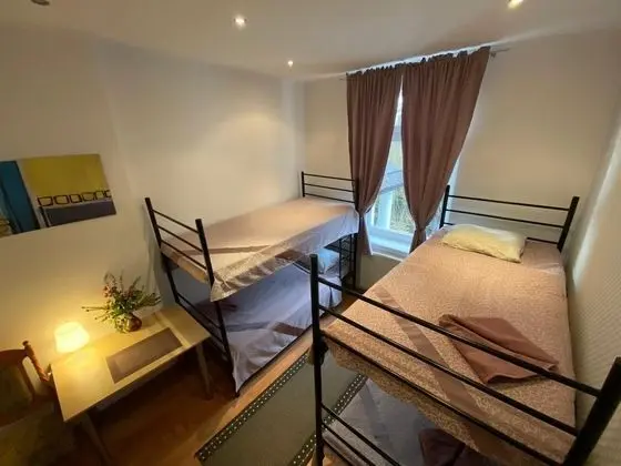 Standard Dört Kişilik Oda, Ortak Banyo