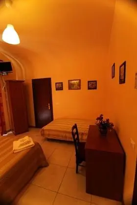 Üç Kişilik Oda