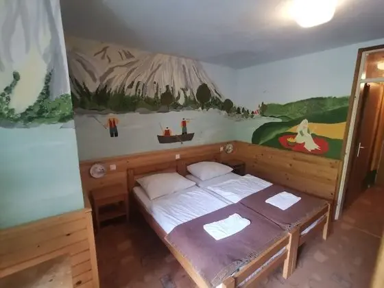 Üç Kişilik Oda