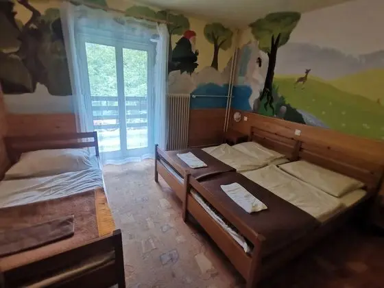 Üç Kişilik Oda