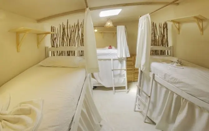 Traditional Ortak Ranzalı Oda, Karma Ranzalı Oda, 2 Banyolu, Zemin Kat