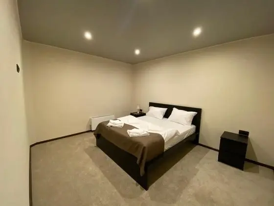 Tek Büyük Yataklı Oda, Ortak Banyo