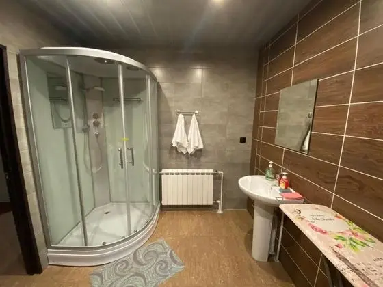 Tek Büyük Yataklı Oda, Ortak Banyo