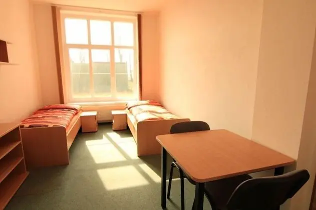 İki Ayrı Yataklı Oda, Ortak Banyo