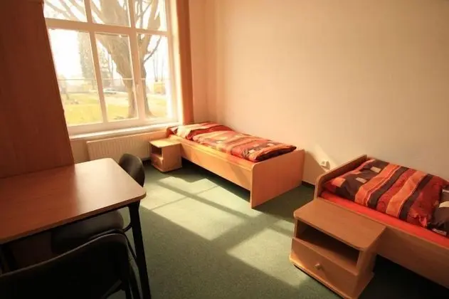 İki Ayrı Yataklı Oda, Ortak Banyo