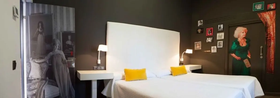 Tek Büyük Yataklı Oda, Ortak Banyo