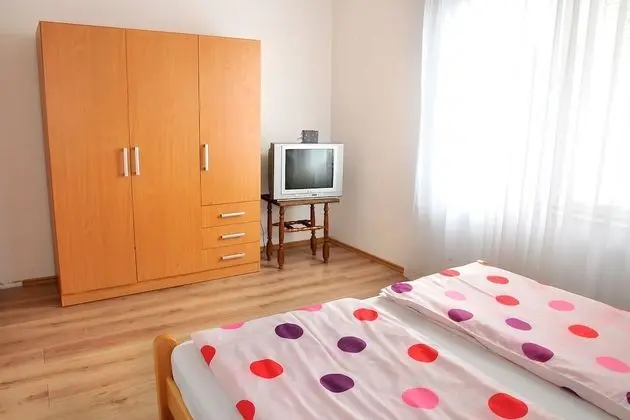 Tek Büyük veya İki Ayrı Yataklı Oda, Ortak Banyo