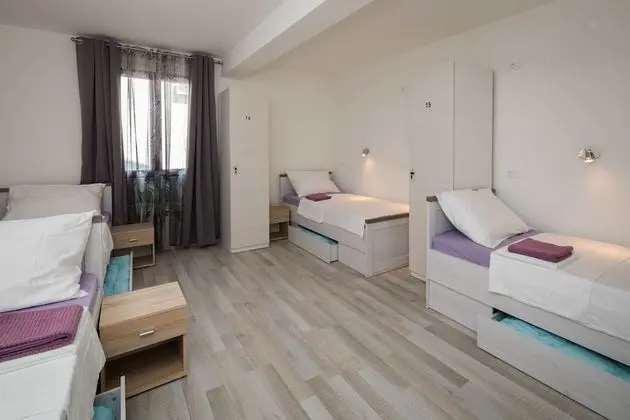 4 Beds in Shared Dormitory