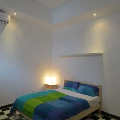 Private Room Queen Bed Private Bath