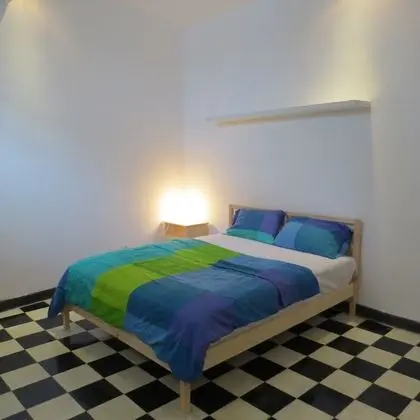 Private Room Queen Bed Shared Bathroom