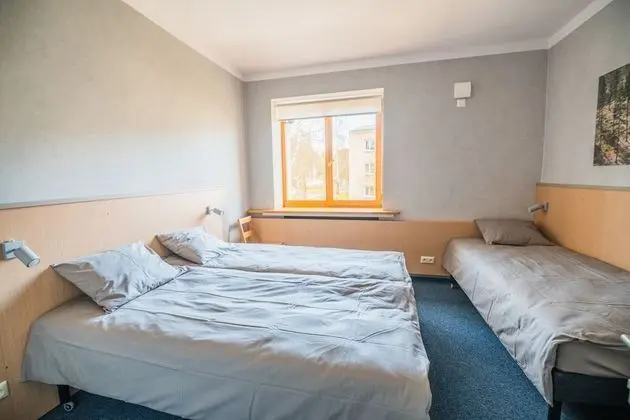 Üç Kişilik Oda, Ortak Banyo