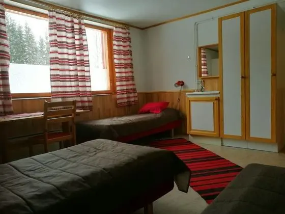 İki Ayrı Yataklı Oda, Ortak Banyo