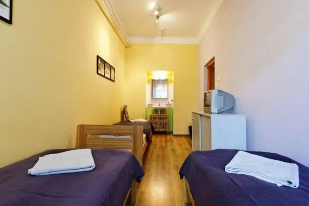 Economy Üç Kişilik Oda, Ortak Banyo