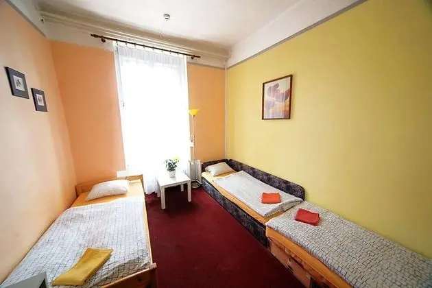 Economy Üç Kişilik Oda, Ortak Banyo