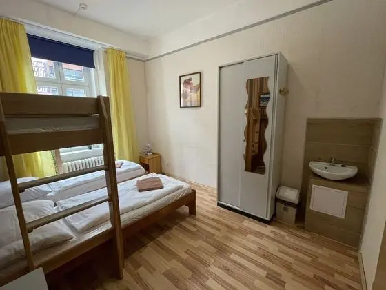 Economy Üç Kişilik Oda, Ortak Banyo
