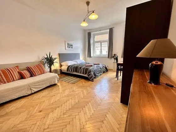 Economy Üç Kişilik Oda, Ortak Banyo