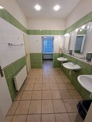 Economy Üç Kişilik Oda, Ortak Banyo