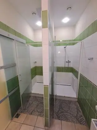 Economy Üç Kişilik Oda, Ortak Banyo