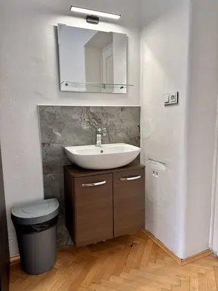 Economy Üç Kişilik Oda, Ortak Banyo