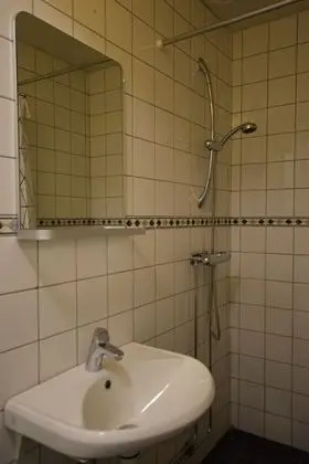 Family Oda, Özel Banyo (1 single and 2 bunk beds)