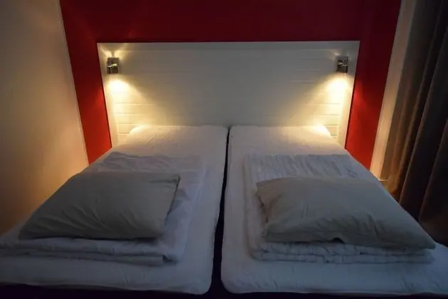 Tek Büyük Yataklı Oda, Ortak Banyo