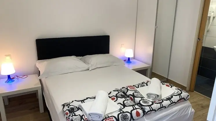 Basic Tek Büyük Yataklı Oda