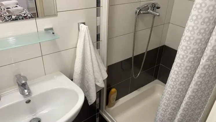 Basic Tek Büyük Yataklı Oda