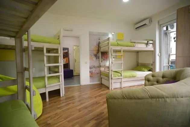 Bed in 6-Bed Mixed Dormitory