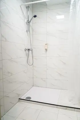Ortak Ranzalı Oda, Sadece kadınlar için