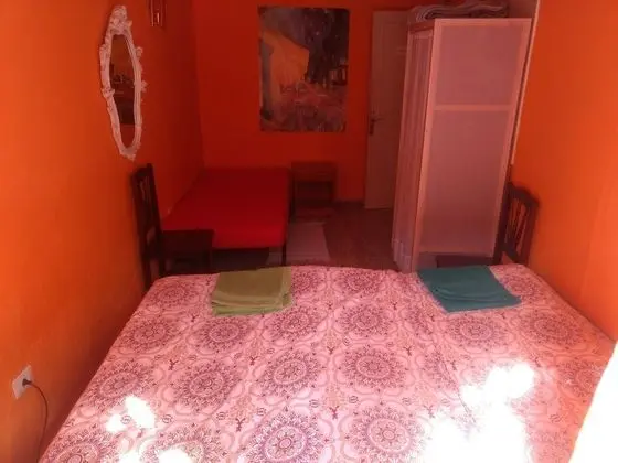 Tek Büyük veya İki Ayrı Yataklı Oda, Ortak Banyo
