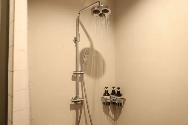 Ortak Ranzalı Oda, Karma Ranzalı Oda, Ortak Banyo (Over 17 yearsold Only,Self Bed Making)